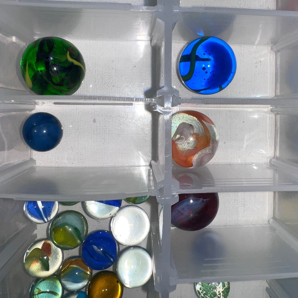 Mixed Lot of Assorted Glass Marbles Shooters Boulders Cats-Eyes with Case - Picture 15 of 16